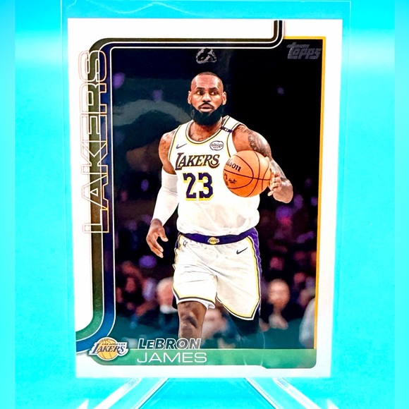 2025 Topps 🔥LeBron James St. James "DOUBLE ERROR" Blue Back + Halo🔥SSP #150 - Picture 2 of 8